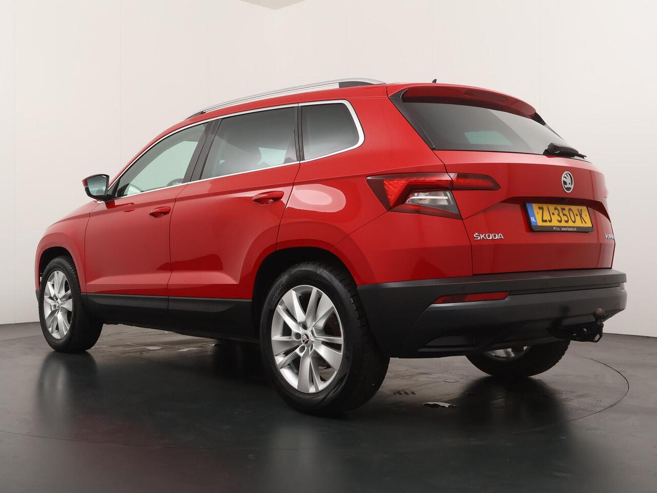 Skoda Karoq 1.5 TSI ACT Style Business Automaat - Navigatie - Stoelverwarming - Trekhaak - LED koplampen