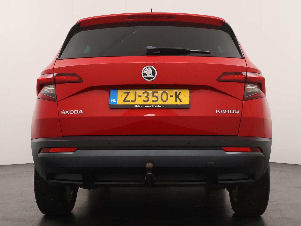 Skoda Karoq 1.5 TSI ACT Style Business Automaat - Navigatie - Stoelverwarming - Trekhaak - LED koplampen