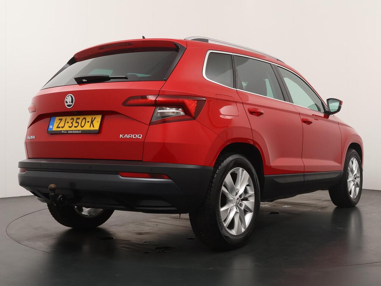 Skoda Karoq 1.5 TSI ACT Style Business Automaat - Navigatie - Stoelverwarming - Trekhaak - LED koplampen