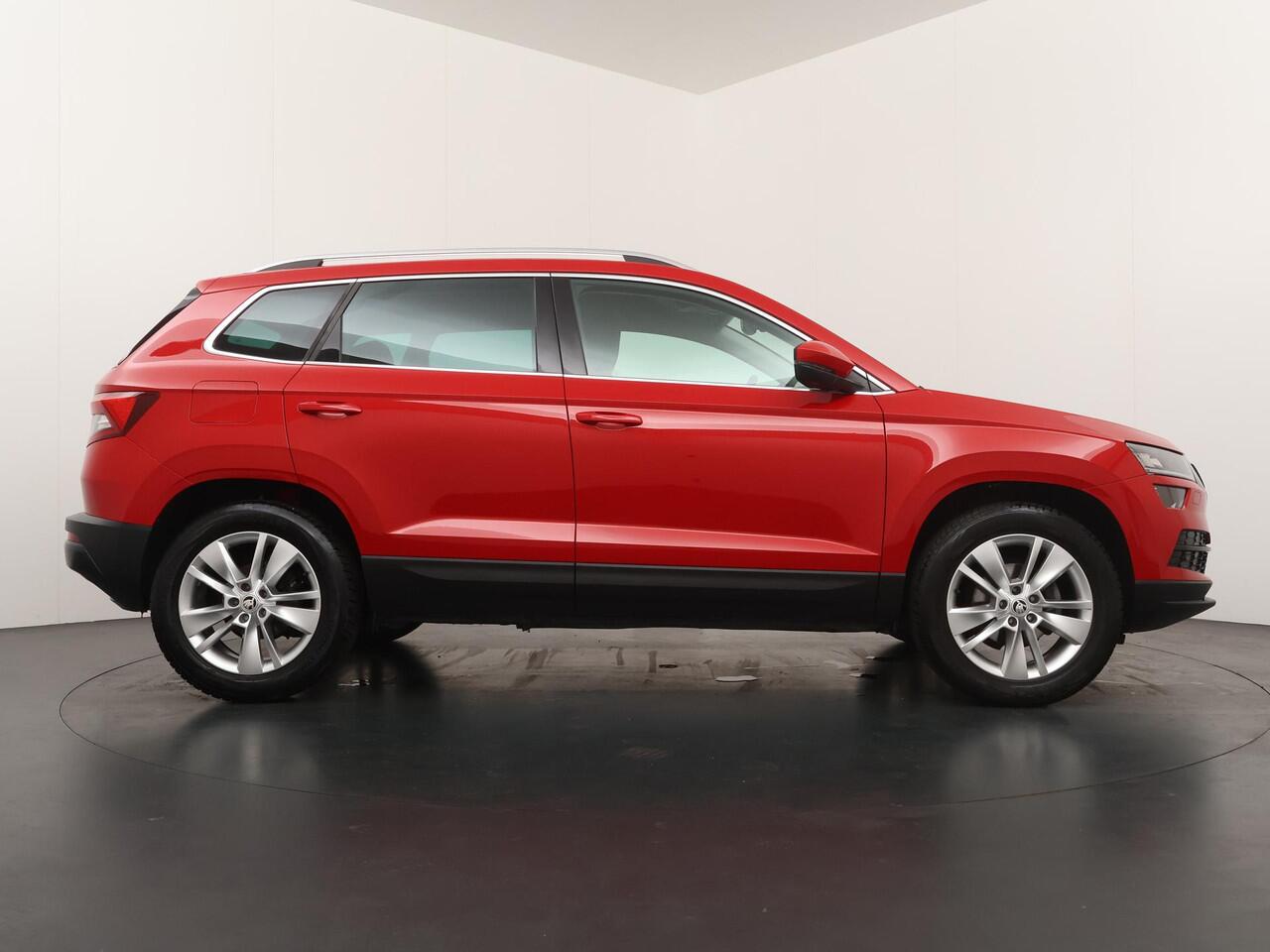 Skoda Karoq 1.5 TSI ACT Style Business Automaat - Navigatie - Stoelverwarming - Trekhaak - LED koplampen