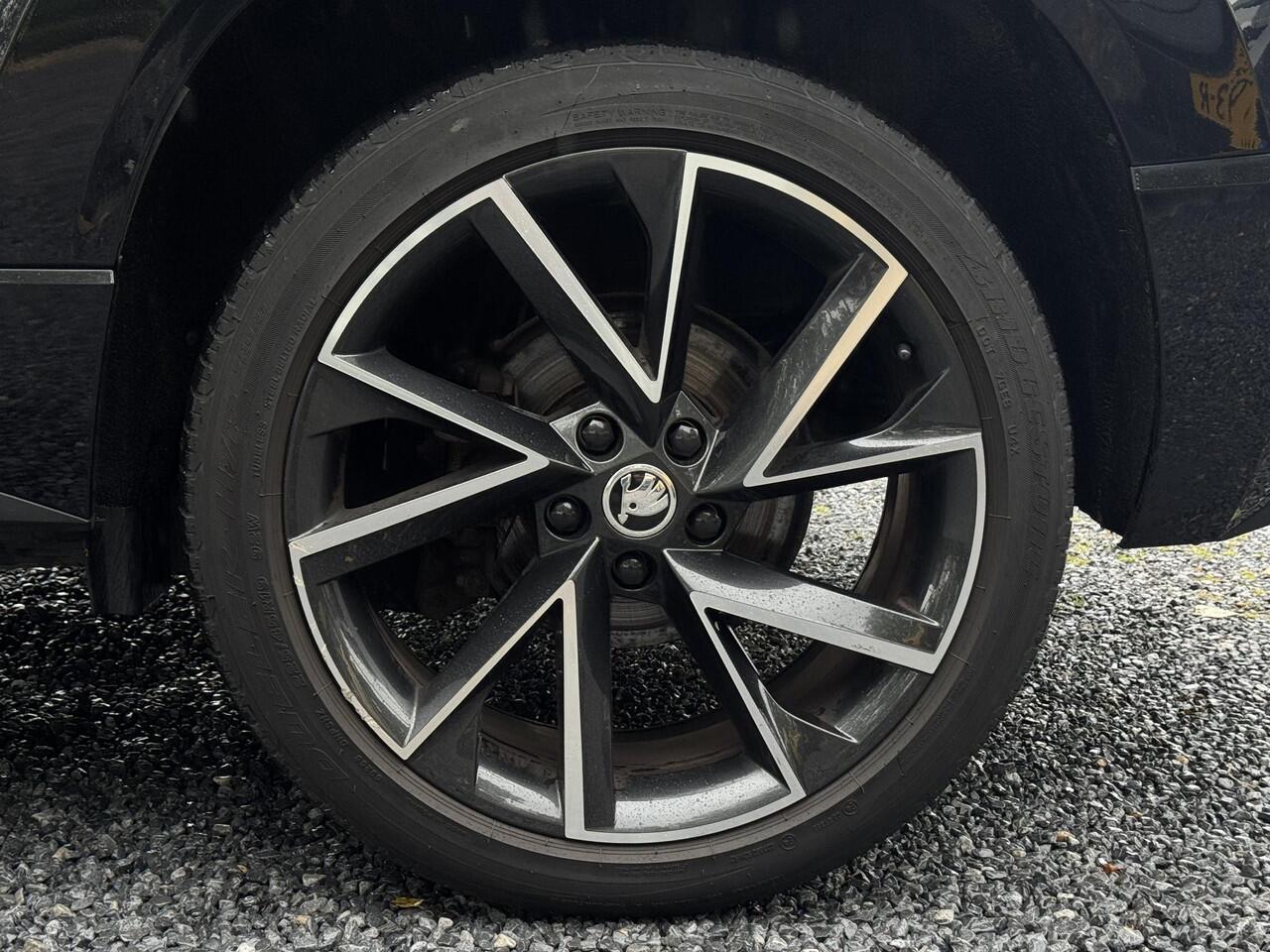 Skoda Karoq 1.5 TSI 150pk DSG 4x4 Sportline (Trekhaak,Camera,Navi,Carplay)