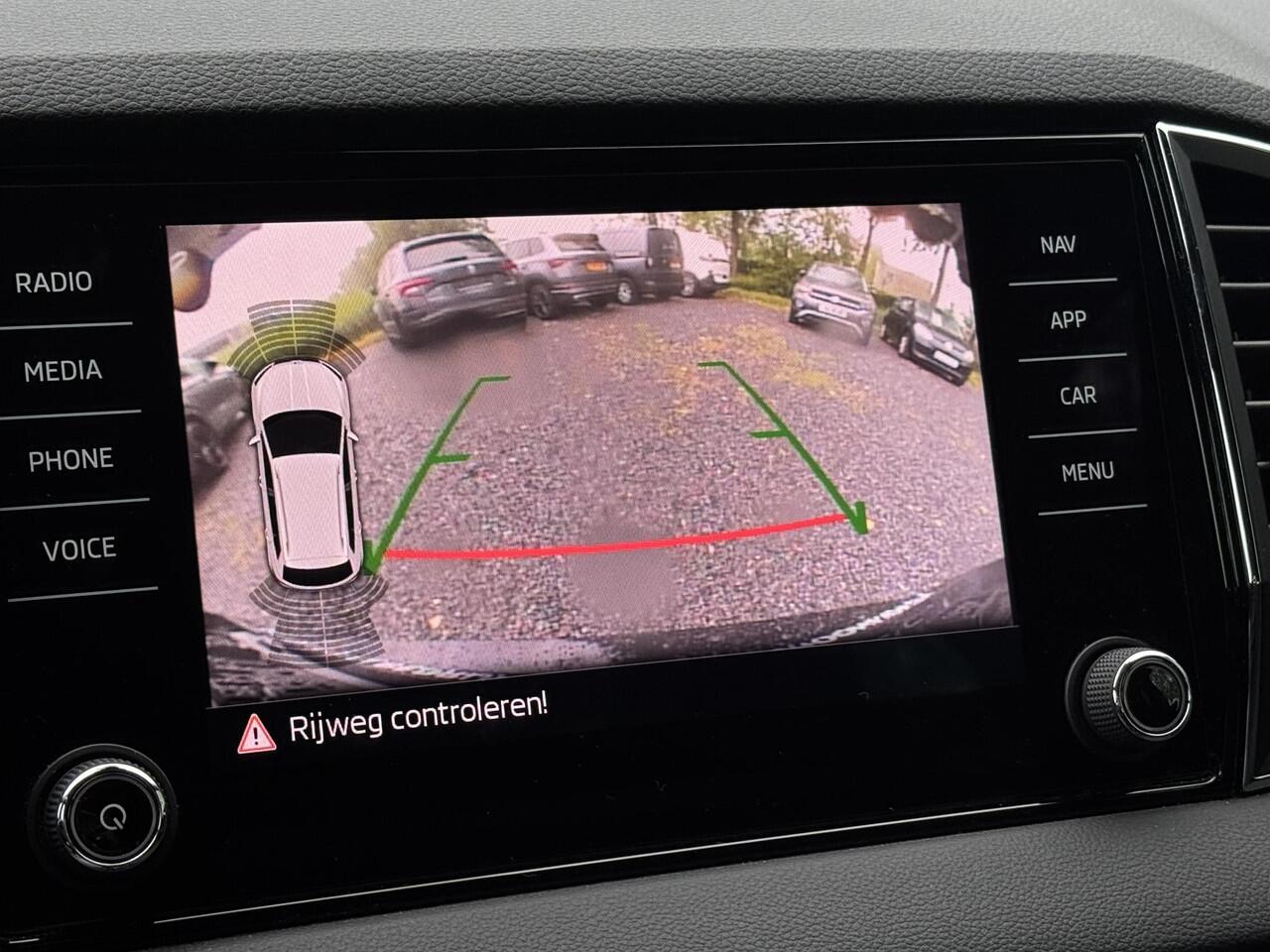 Skoda Karoq 1.5 TSI 150pk DSG 4x4 Sportline (Trekhaak,Camera,Navi,Carplay)