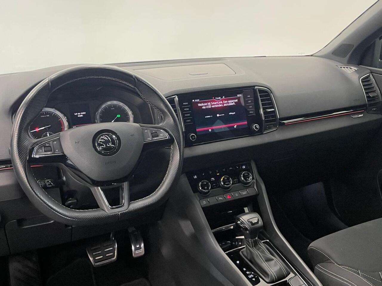 Skoda Karoq 1.5 TSI DSG Sportline Navigatie Apple Carplay/Android Auto Camera Parkeersensoren Cruise Control Elektrische achterklep Stoelverwarming Virtual Cockpit Climate Control Lichtmetalen velgen