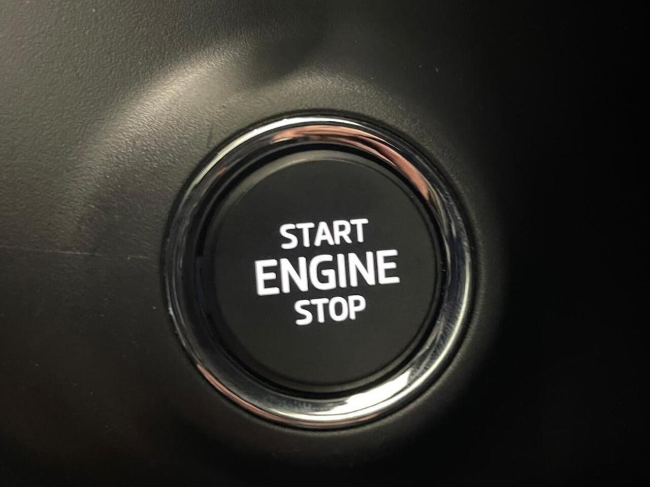 Skoda Karoq 1.5 TSI DSG Sportline Navigatie Apple Carplay/Android Auto Camera Parkeersensoren Cruise Control Elektrische achterklep Stoelverwarming Virtual Cockpit Climate Control Lichtmetalen velgen