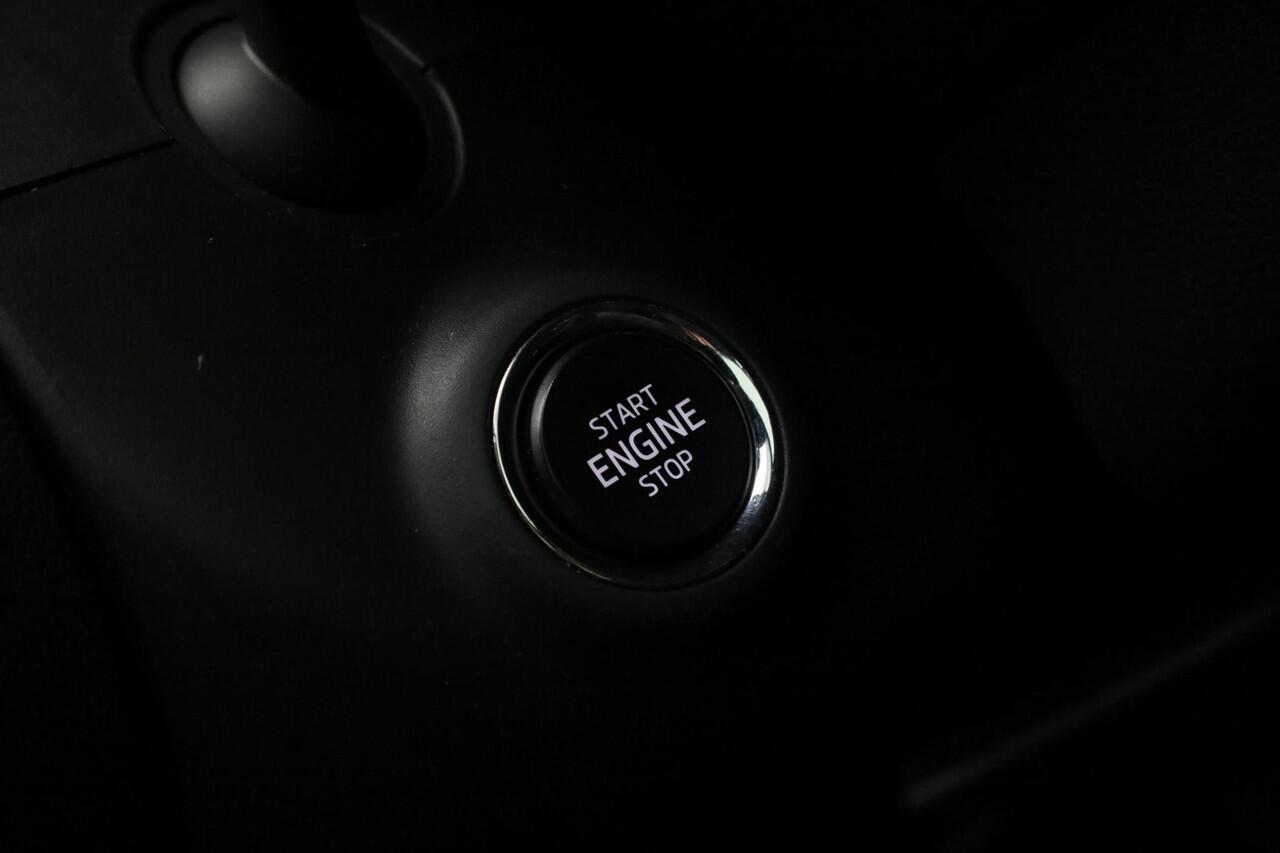 Skoda Karoq 1.5 TSI 150 pk DSG ACT Sportline Business | Achteruitrijcamera | Stoelverwarming | Navigatie