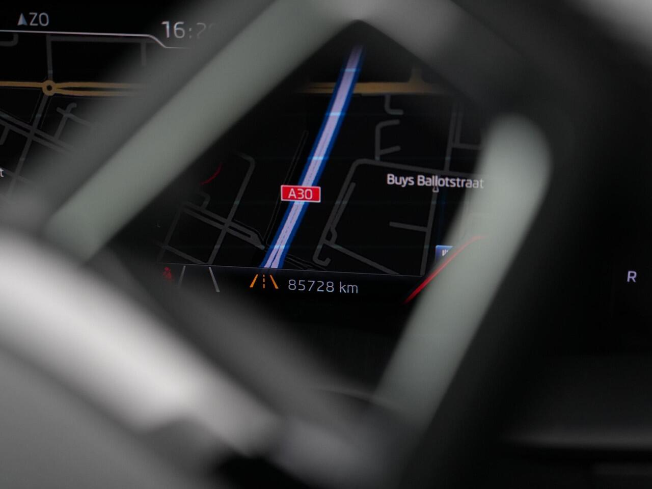 Skoda Karoq 1.5 TSI 150 pk DSG ACT Sportline Business | Achteruitrijcamera | Stoelverwarming | Navigatie