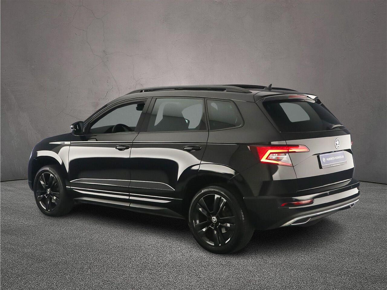 Skoda Karoq Sportline Business 1.5 TSI 150pk DSG Automaat Trekhaak, Panoramadak, Achteruitrijcamera, Adaptive cruise control, Navigatie, Elektrische achterklep