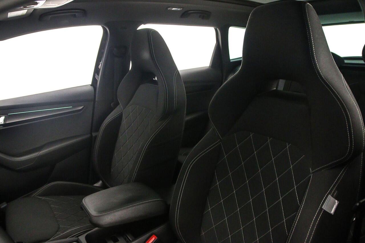 Skoda Karoq Sportline Business 1.5 TSI 150pk DSG Automaat Trekhaak, Panoramadak, Achteruitrijcamera, Adaptive cruise control, Navigatie, Elektrische achterklep