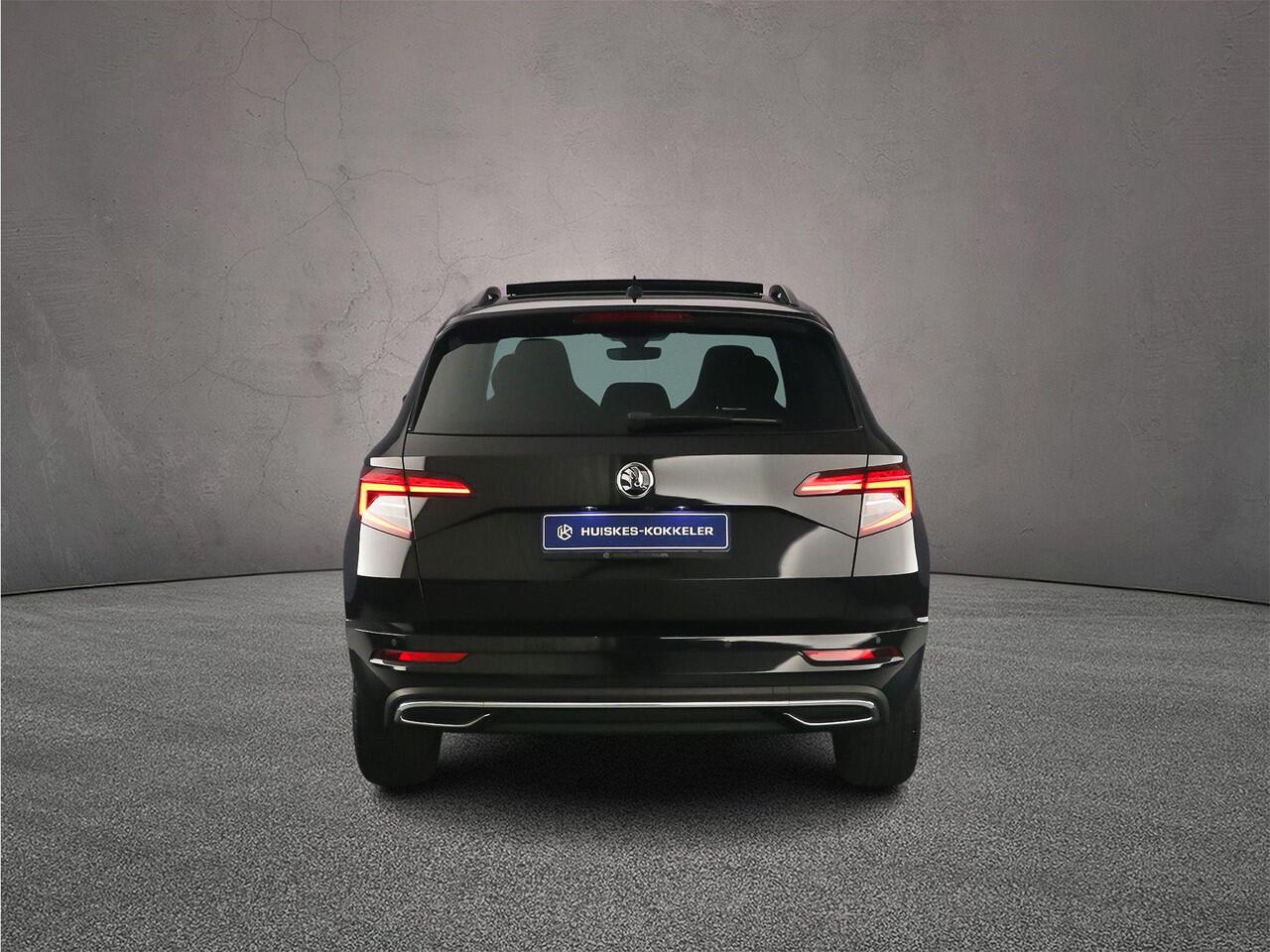 Skoda Karoq Sportline Business 1.5 TSI 150pk DSG Automaat Trekhaak, Panoramadak, Achteruitrijcamera, Adaptive cruise control, Navigatie, Elektrische achterklep