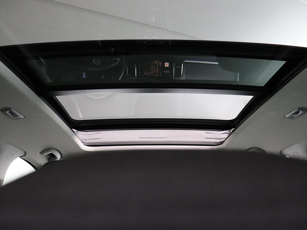 Skoda Karoq 1.0 TSI Style Business | ACC | Pano | Trekhaak!