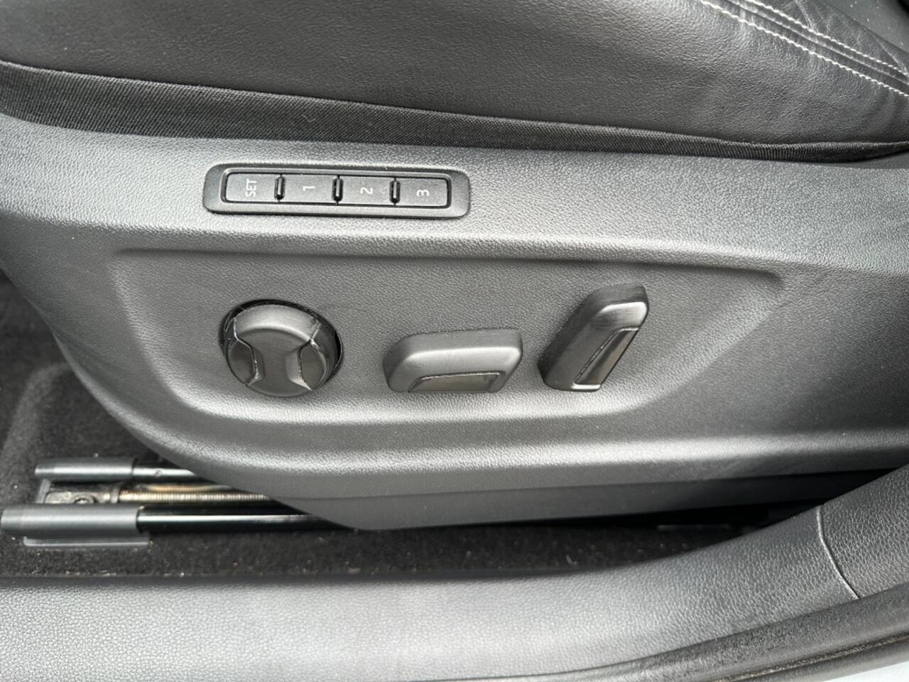 Skoda Karoq 1.0 TSi Ambition Business Camera Leder Trekhaak