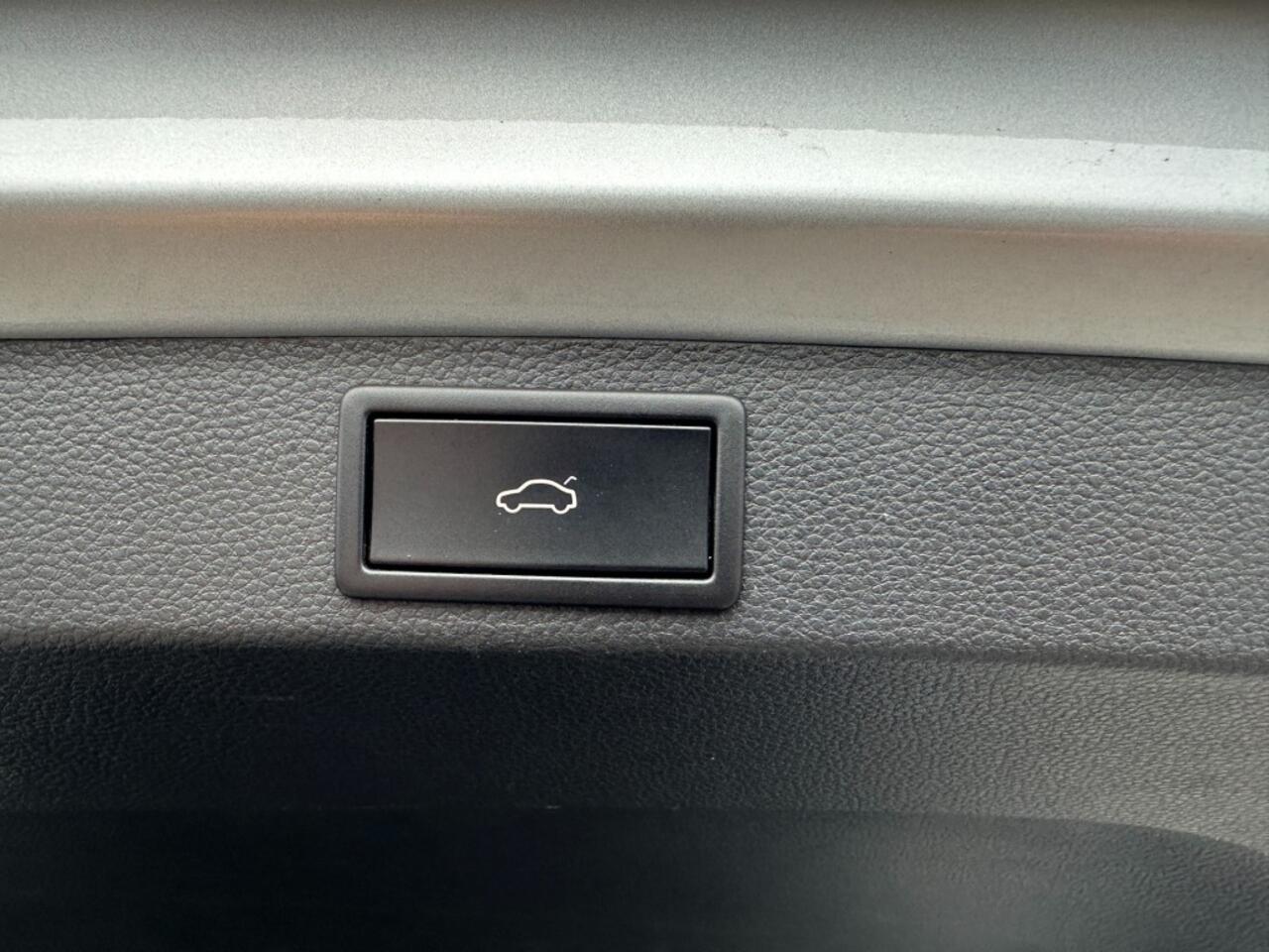 Skoda Karoq 1.0 TSi Ambition Business Camera Leder Trekhaak