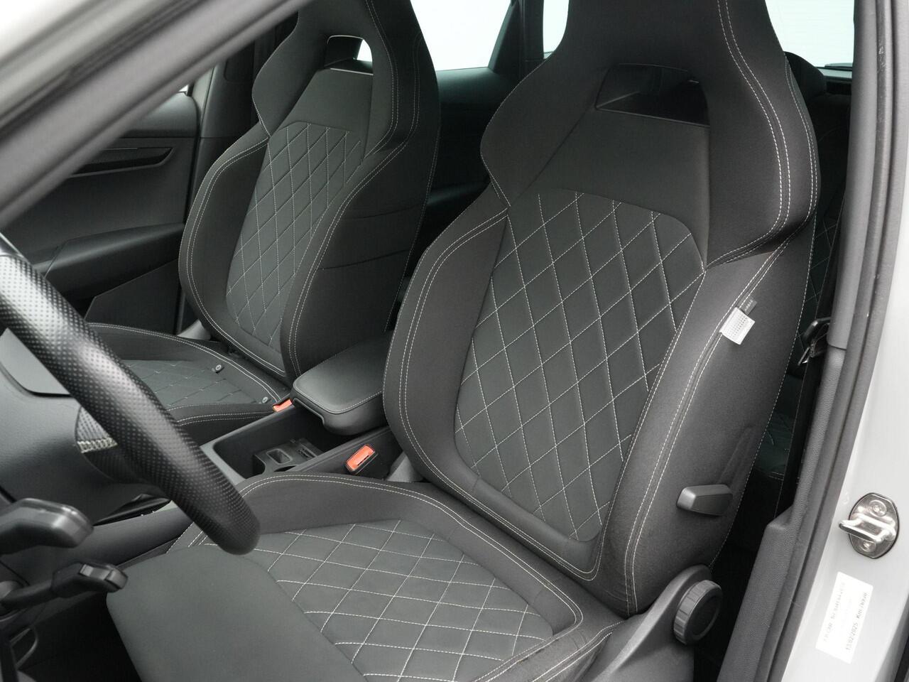 Skoda Karoq 1.5 TSI ACT 150 pk DSG Sportline Business | Achteruitrijcamera | Adaptive Cruise | Keyless Entry | 18 inch