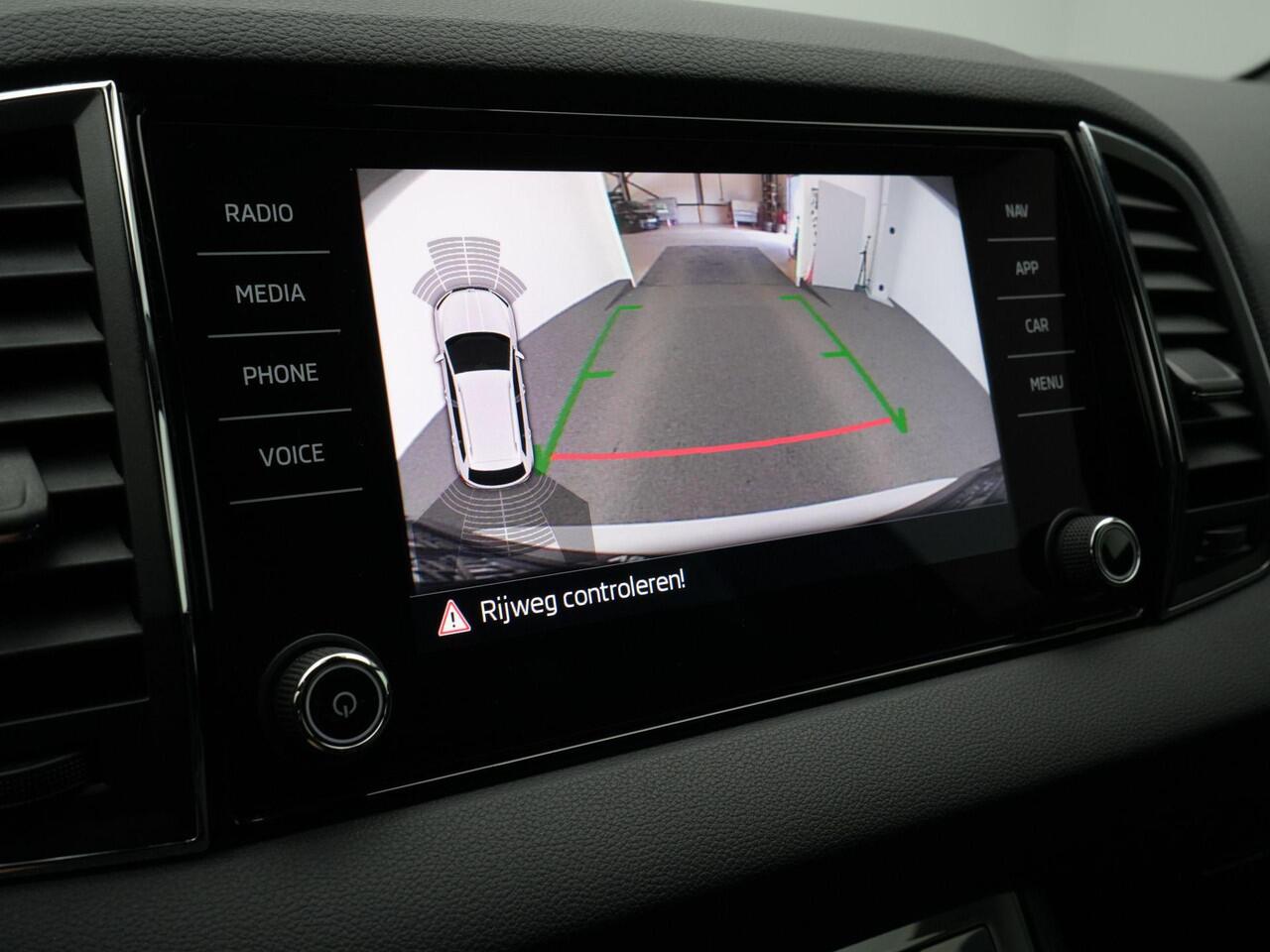 Skoda Karoq 1.5 TSI ACT 150 pk DSG Sportline Business | Achteruitrijcamera | Adaptive Cruise | Keyless Entry | 18 inch