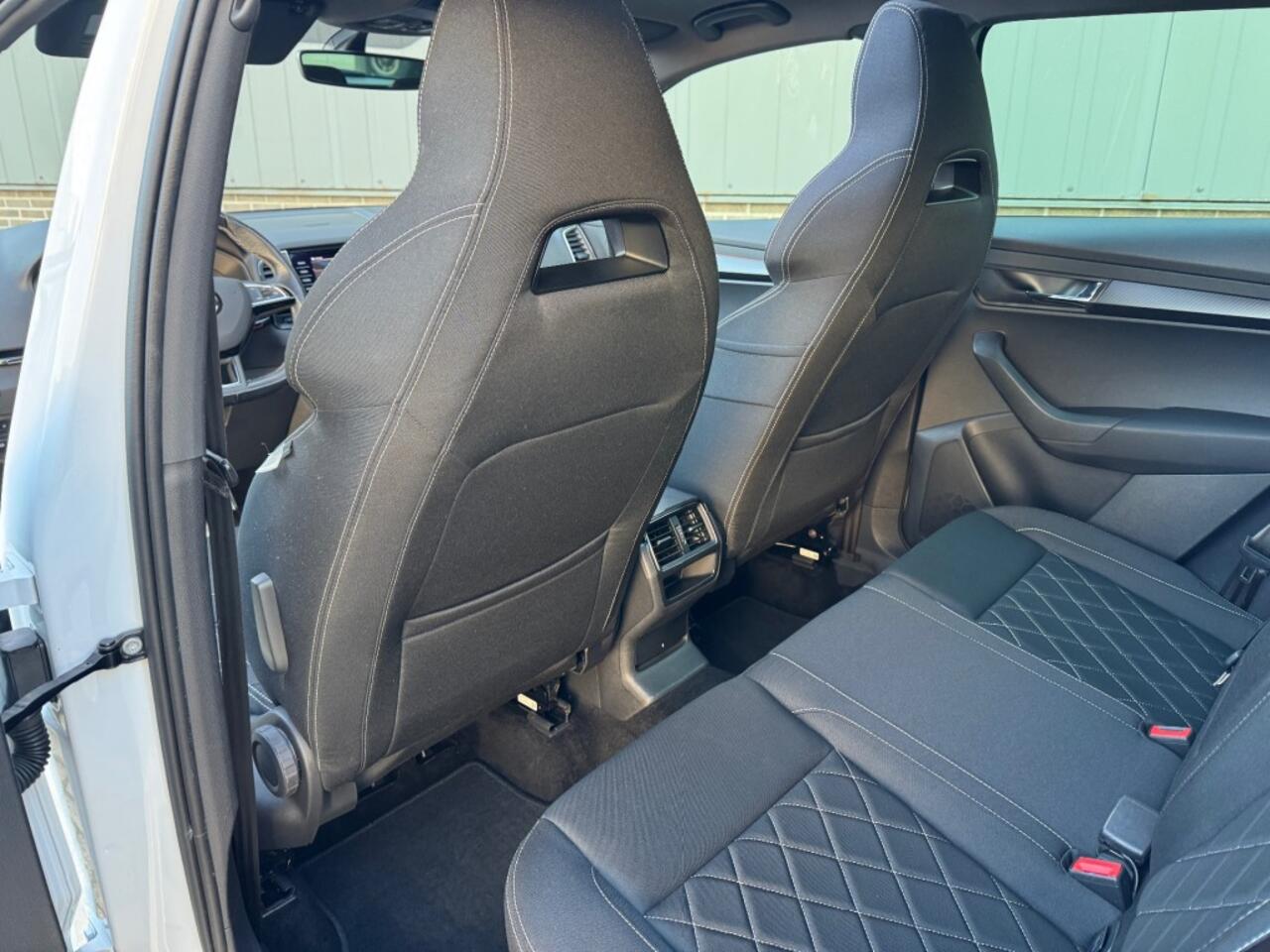 Skoda Karoq 1.5 TSI ACT SPORTLINE BUSINESS DSG Panodak trekhaak