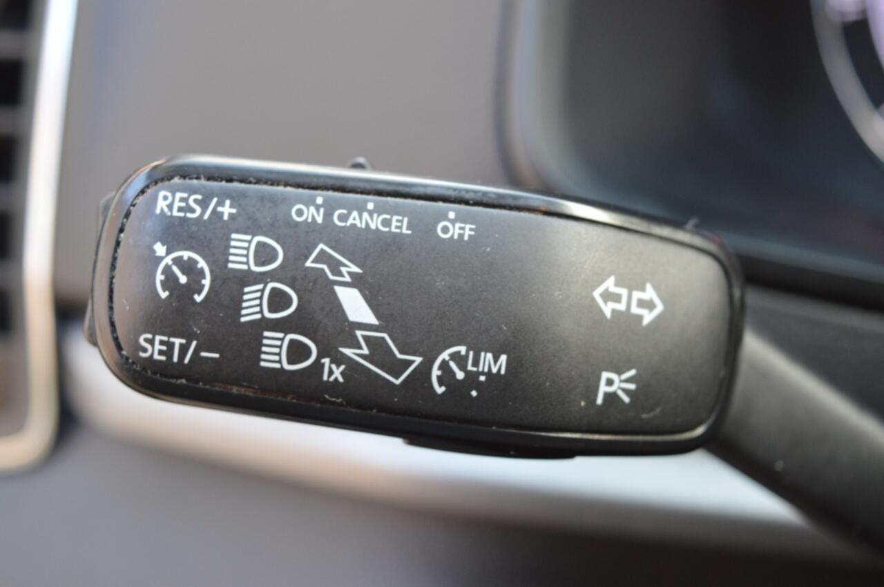 Skoda Karoq Navigatie, Cruise controle, 1.0 TSI Clever Ed. Automaat