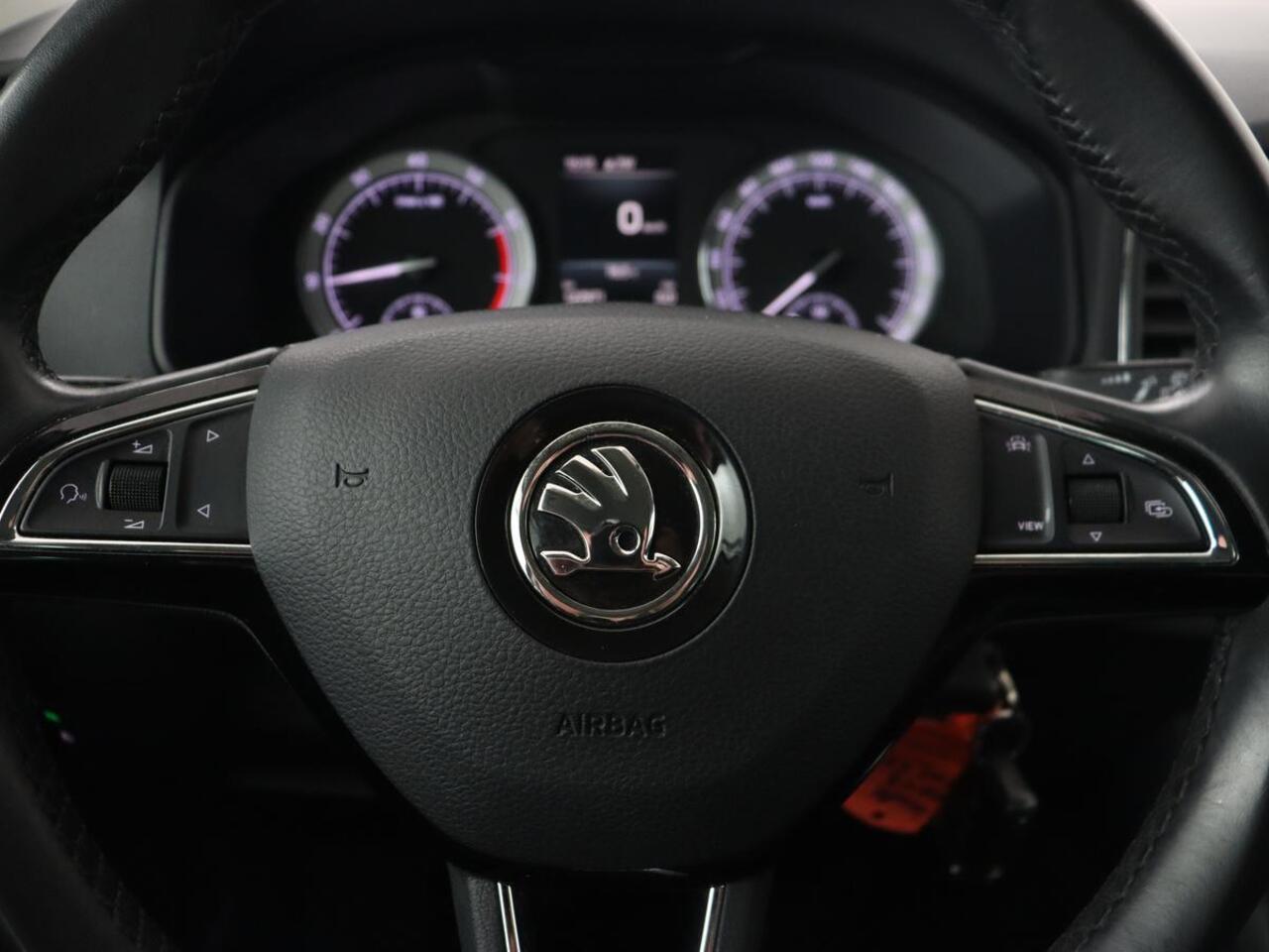 Skoda Karoq 1.0 TSI Style | Camera | Carplay | Navigatie | Full LED | Climate control | Parkeerhulp | Cruise control | Bluetooth