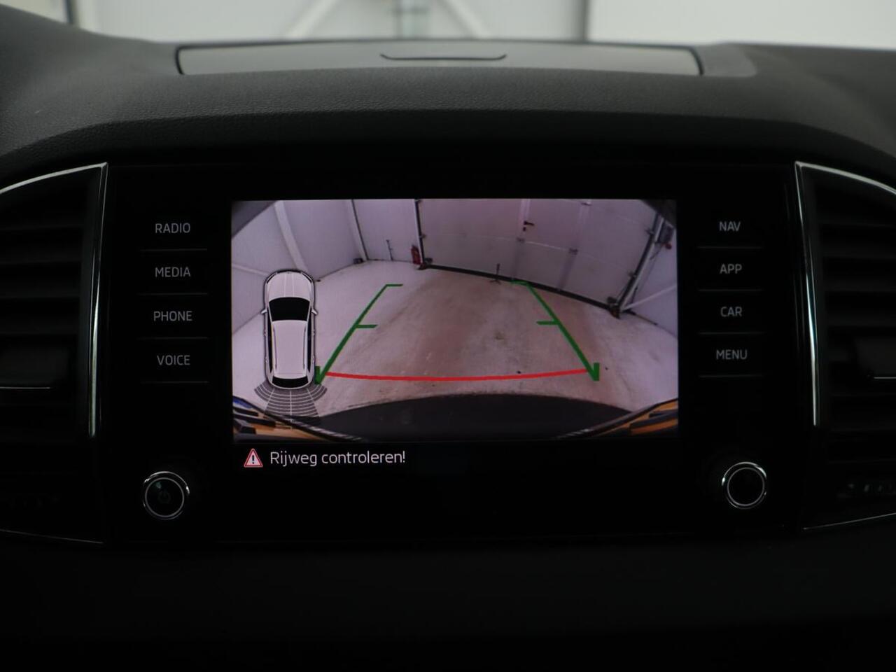 Skoda Karoq 1.0 TSI Style | Camera | Carplay | Navigatie | Full LED | Climate control | Parkeerhulp | Cruise control | Bluetooth