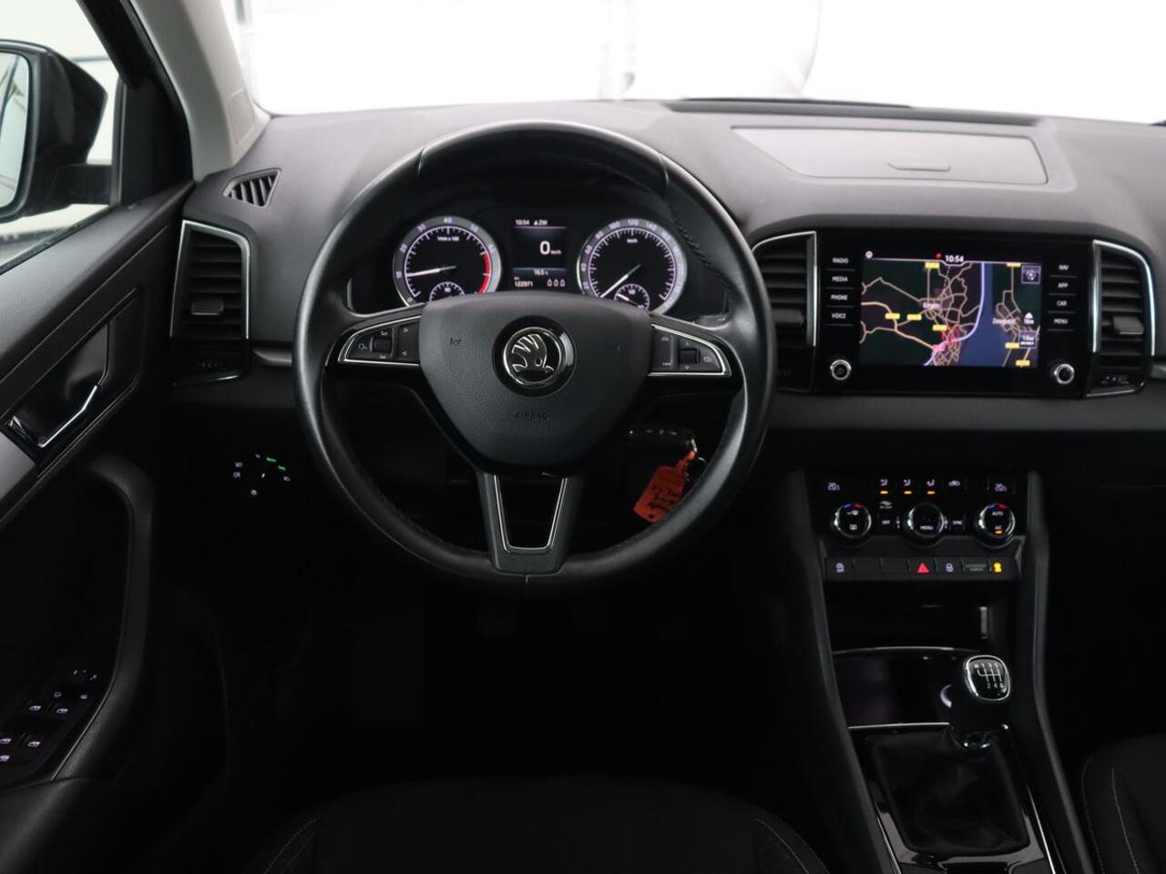 Skoda Karoq 1.0 TSI Style | Camera | Carplay | Navigatie | Full LED | Climate control | Parkeerhulp | Cruise control | Bluetooth