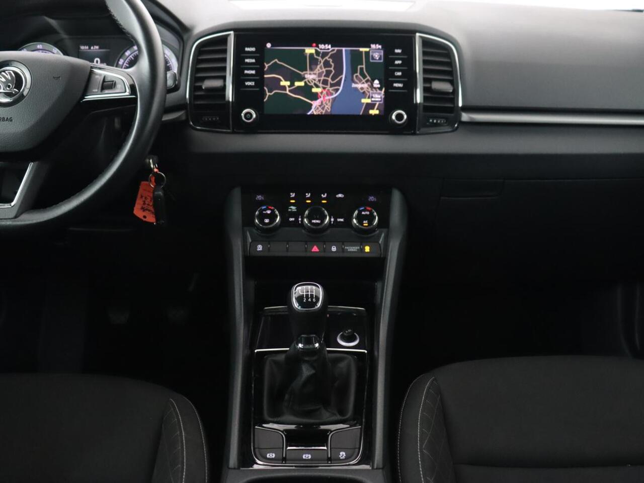 Skoda Karoq 1.0 TSI Style | Camera | Carplay | Navigatie | Full LED | Climate control | Parkeerhulp | Cruise control | Bluetooth