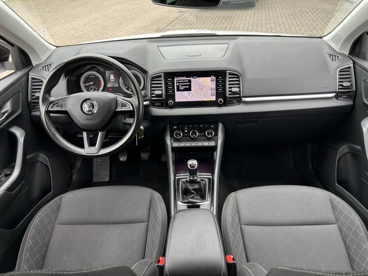 Skoda Karoq 1.0 TSI Style Bus. NAV CAMERA CARPLAY LED.