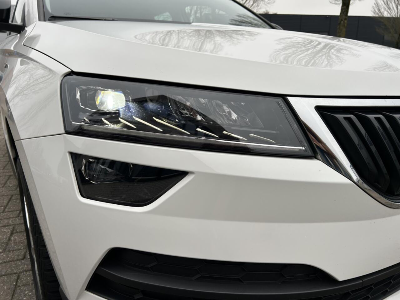 Skoda Karoq 1.0 TSI Style Bus. NAV CAMERA CARPLAY LED.