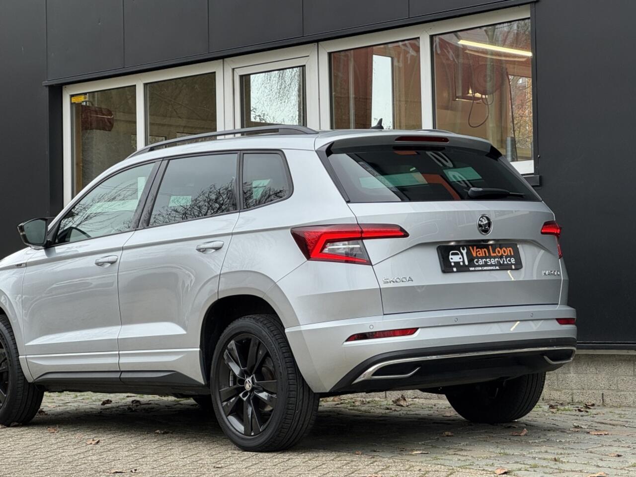 Skoda Karoq 1.5TSI Sportline Aut./Elek thaak/Panodak/Verw stoel+voorruit/Vir