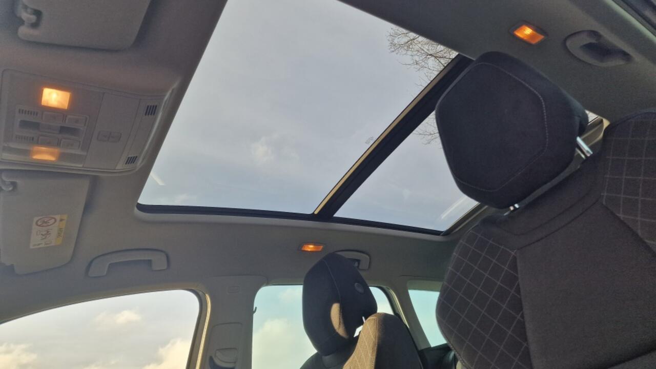 Skoda Karoq 1.5 TSI ACT Ambition Business, Metallic, Pano, Stoelverwarming