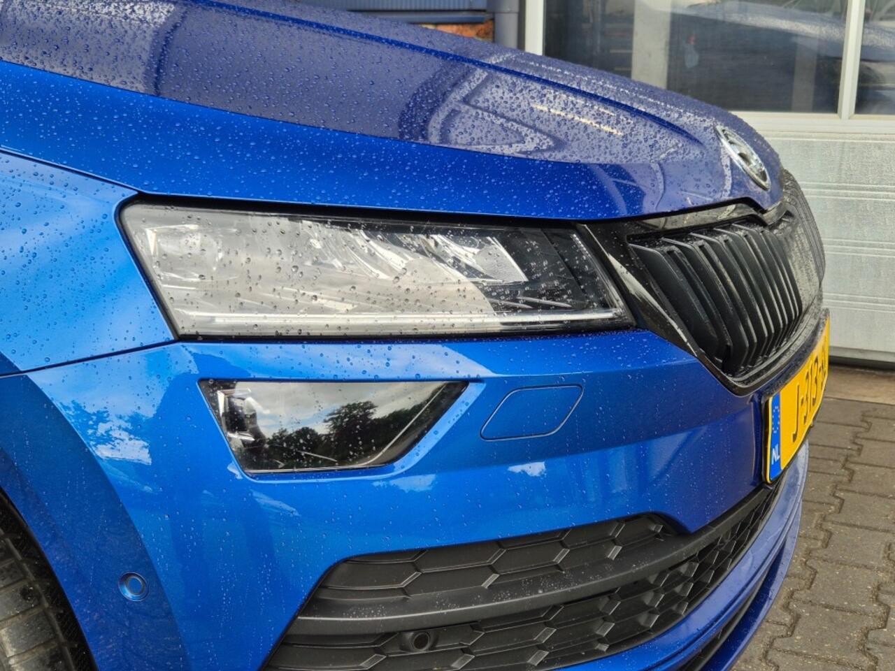 Skoda Karoq 1.5 TSI Sportline. Business. Aut, Trekhaak, Pano, Stoelverw, Camera ALL IN PRIJS.