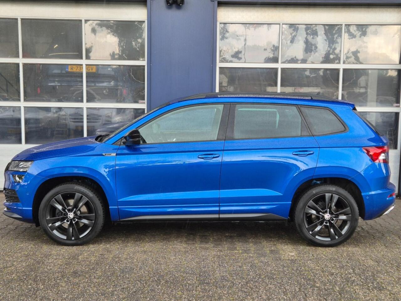Skoda Karoq 1.5 TSI Sportline. Business. Aut, Trekhaak, Pano, Stoelverw, Camera ALL IN PRIJS.