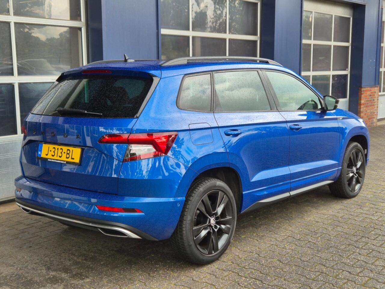 Skoda Karoq 1.5 TSI Sportline. Business. Aut, Trekhaak, Pano, Stoelverw, Camera ALL IN PRIJS.
