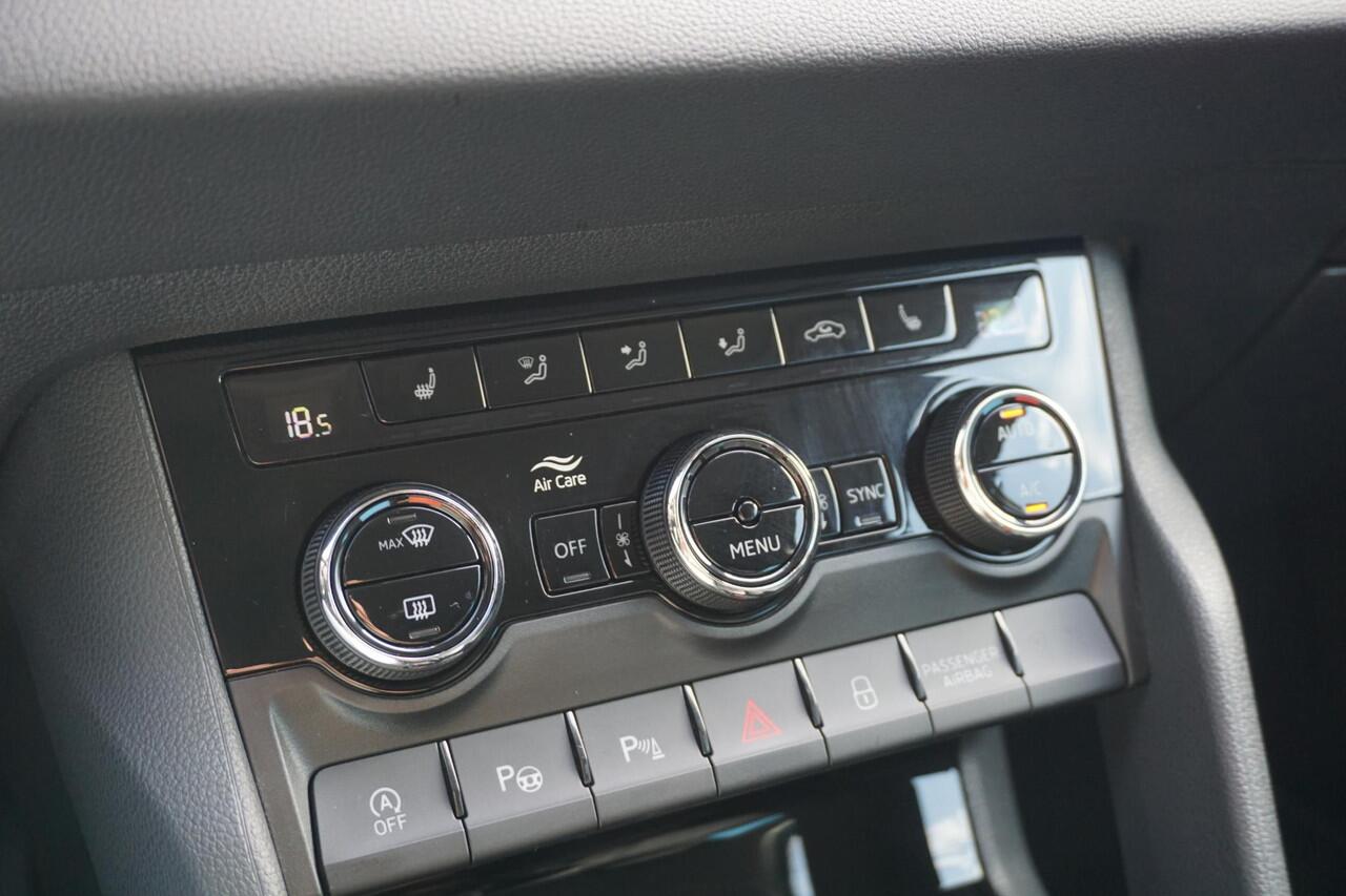 Skoda Karoq 1.5 TSI ACT Style | ACC | Trekhaak | Digitale cockpit