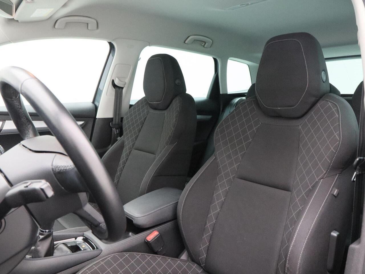 Skoda Karoq 1.6 TDi 115 Pk Clever Edition | LED | Parkeersensoren | Cruise Control | Carplay | Navigatiesysteem | Climate Control | 18 Inch