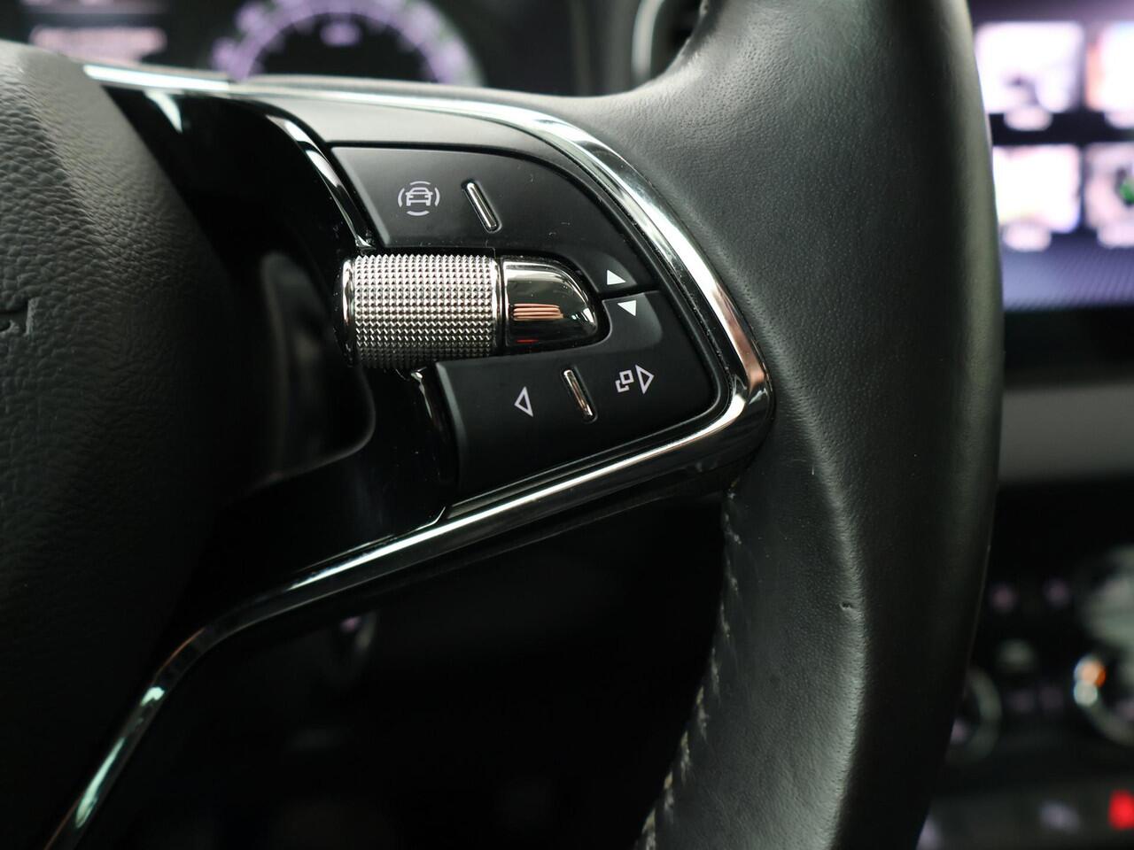 Skoda Karoq 1.5 TSI ACT Business Edition Plus | 150 PK | Trekhaak wegklapbaar | LED verlichting | Navigatiesysteem |