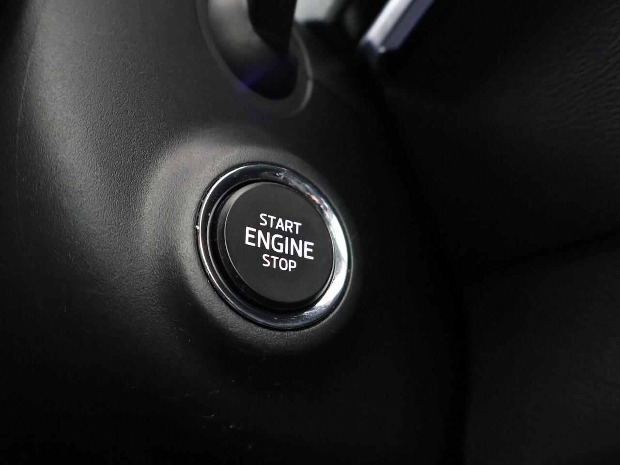 Skoda Karoq 1.5 TSI ACT Business Edition Plus | 150 PK | Trekhaak wegklapbaar | LED verlichting | Navigatiesysteem |