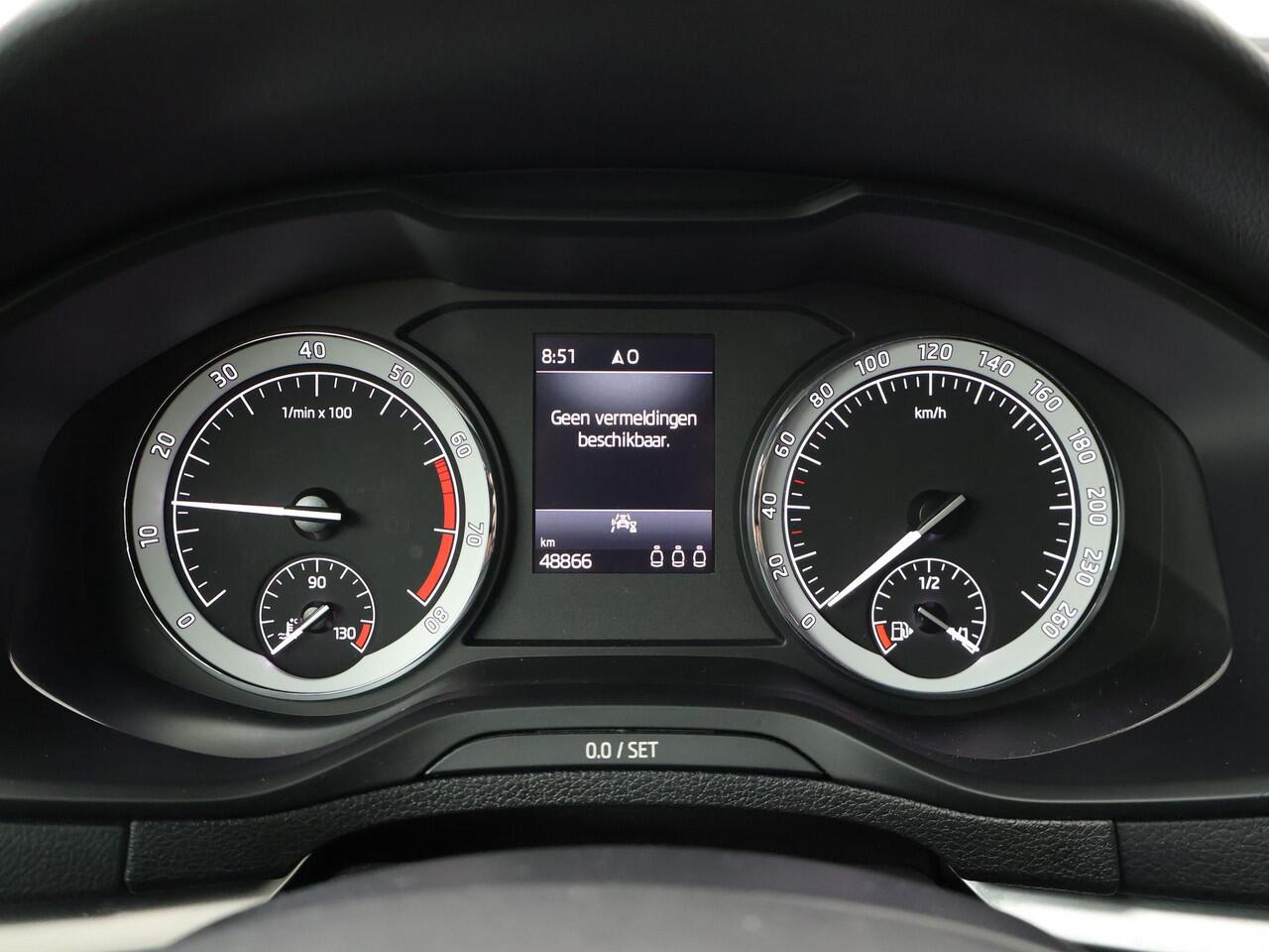 Skoda Karoq 1.5 TSI ACT Business Edition Plus | 150 PK | Trekhaak wegklapbaar | LED verlichting | Navigatiesysteem |