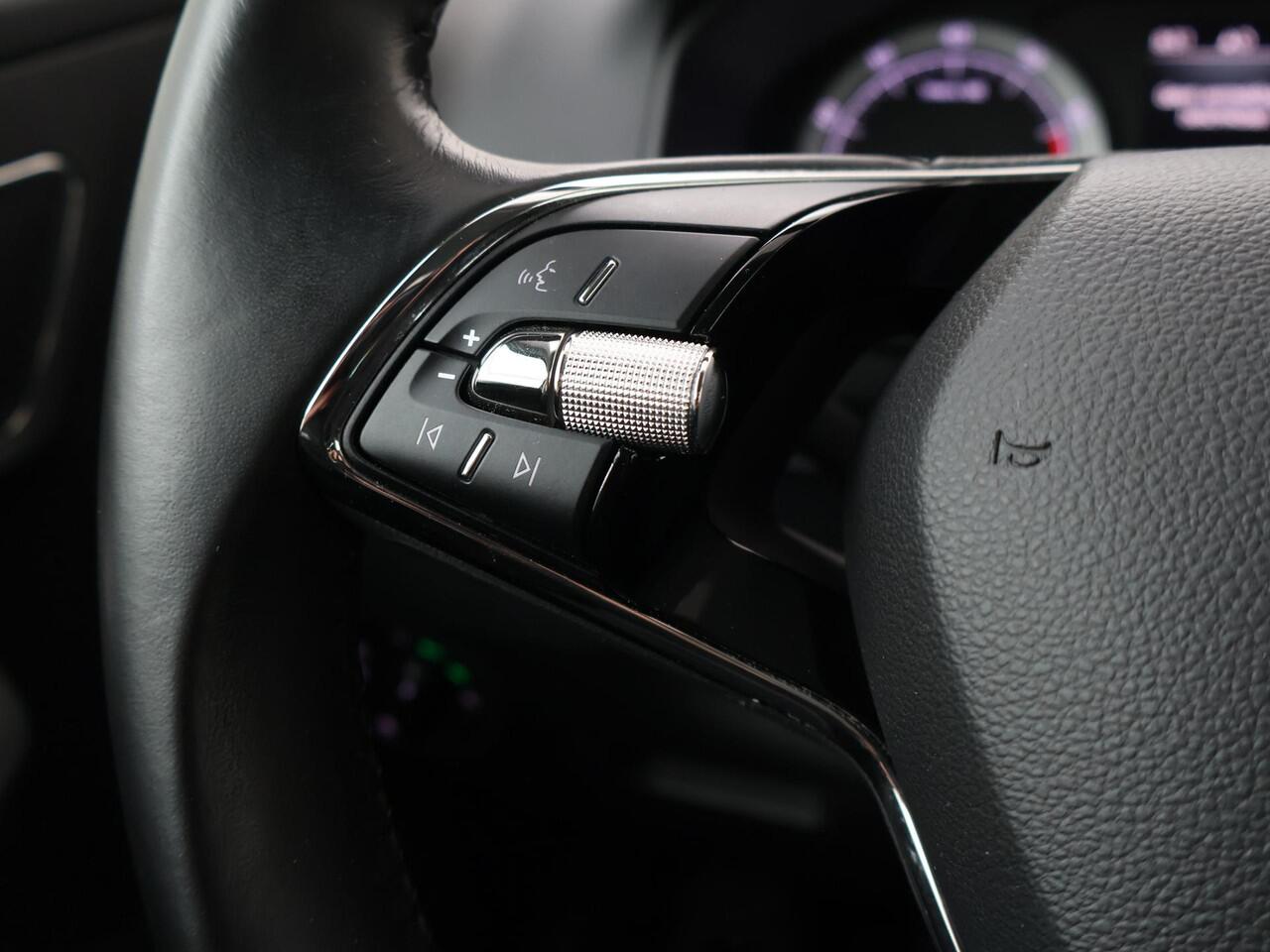 Skoda Karoq 1.5 TSI ACT Business Edition Plus | 150 PK | Trekhaak wegklapbaar | LED verlichting | Navigatiesysteem |