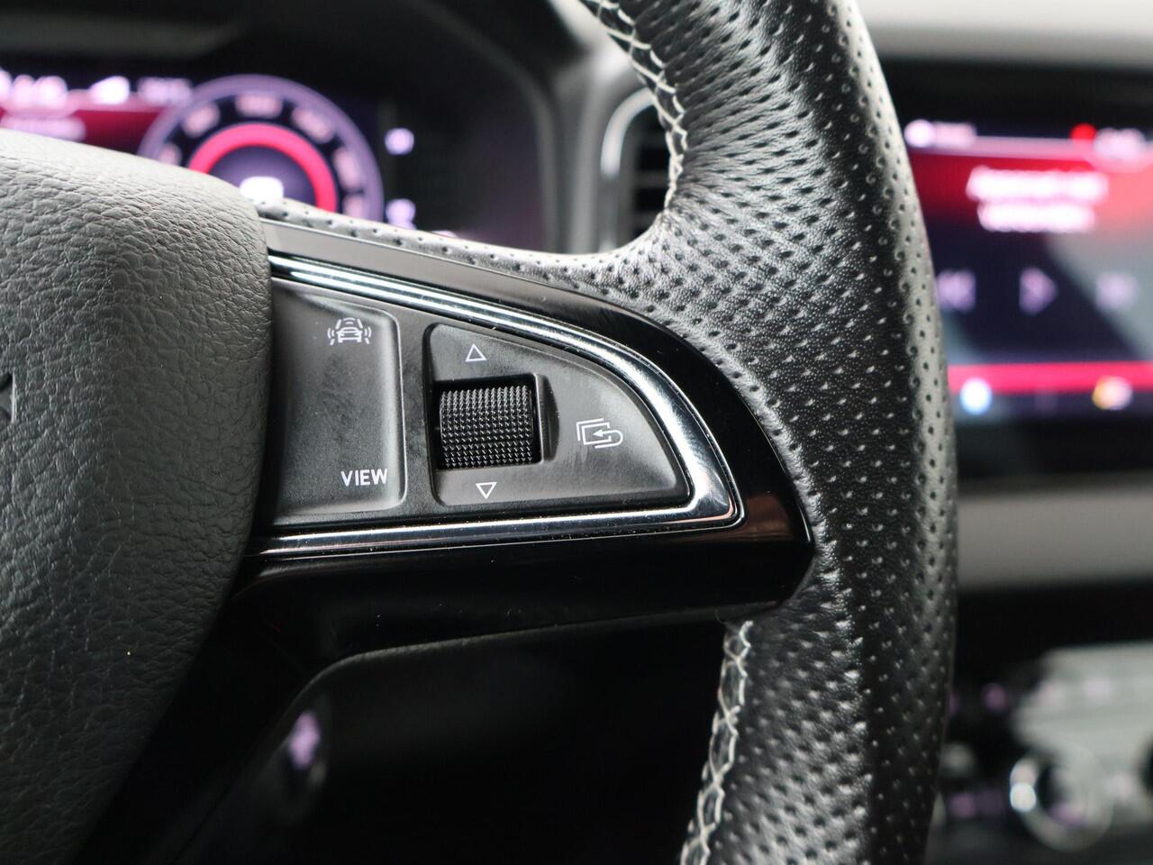 Skoda Karoq 1.5 TSI ACT Sportline Business | 150 PK | Automaat | Navigatiesysteem | Sportstoelen | 18" LM velgen |