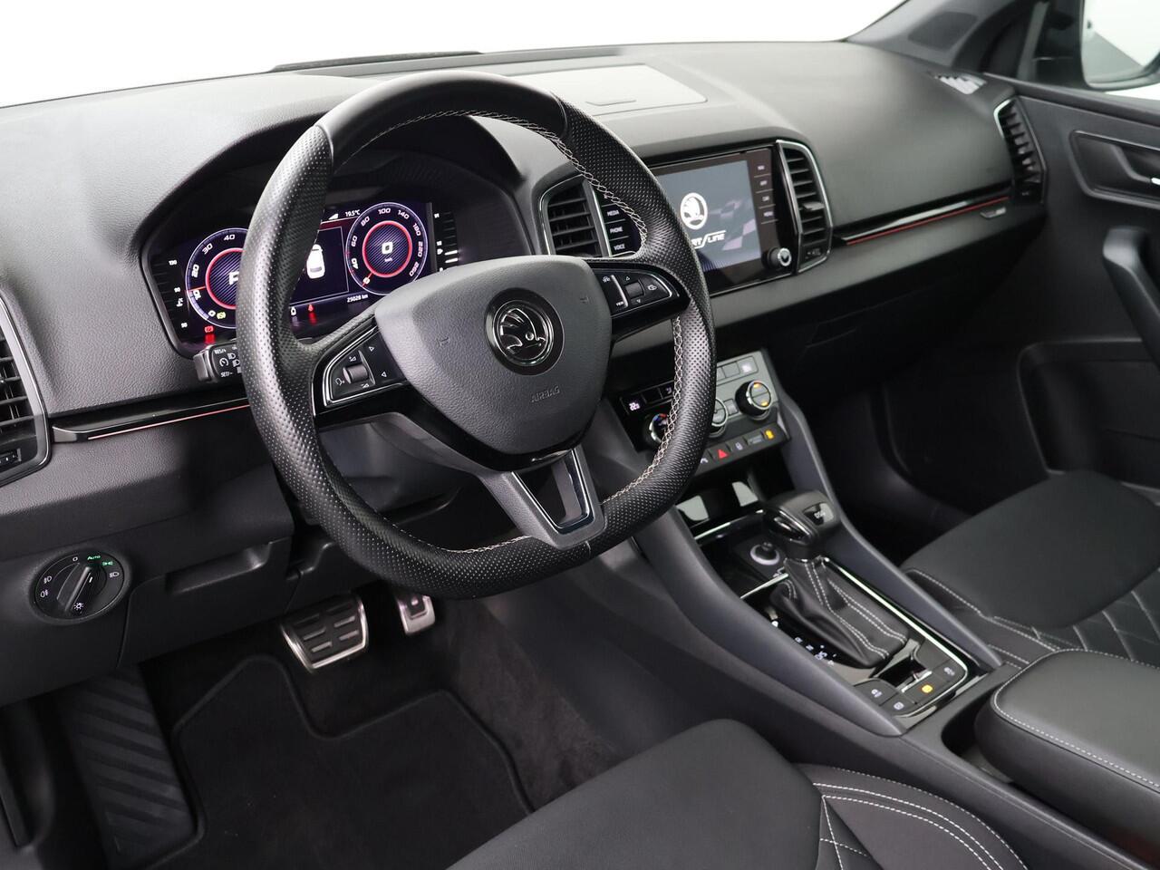 Skoda Karoq 1.5 TSI ACT Sportline Business | 150 PK | Automaat | Navigatiesysteem | Sportstoelen | 18" LM velgen |