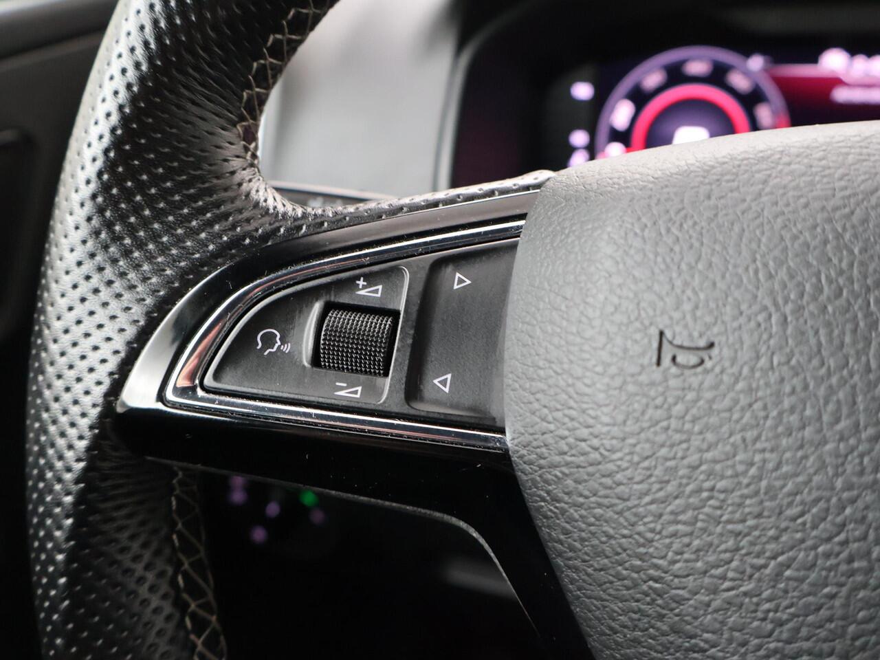 Skoda Karoq 1.5 TSI ACT Sportline Business | 150 PK | Automaat | Navigatiesysteem | Sportstoelen | 18" LM velgen |