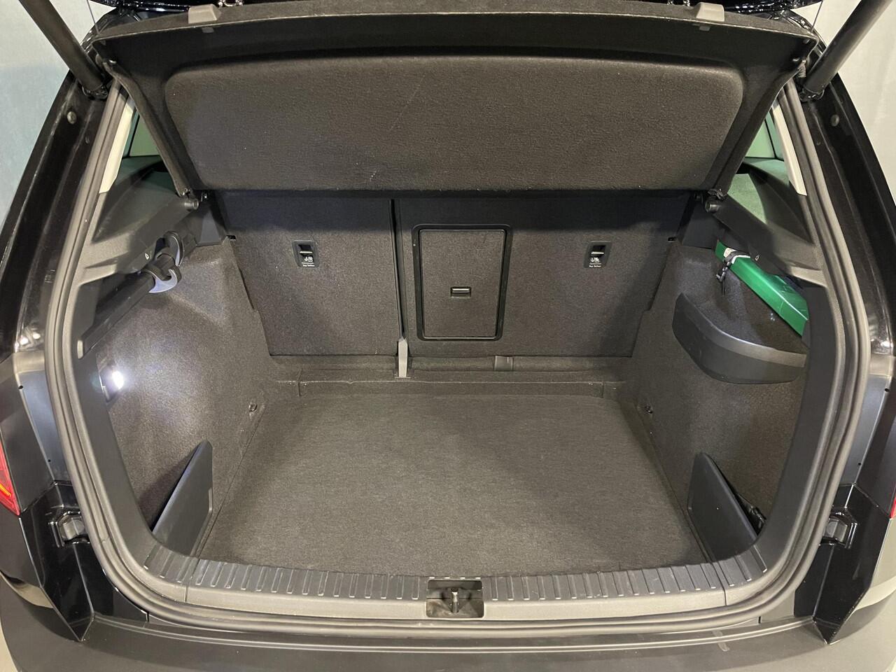 Skoda Karoq 1.5 TSI ACT Style Business 18"/Trekhaak/Stuur + stoelverwarming/Elektrische klep/Camera/PDC v+a/Apple Carplay & Android Auto