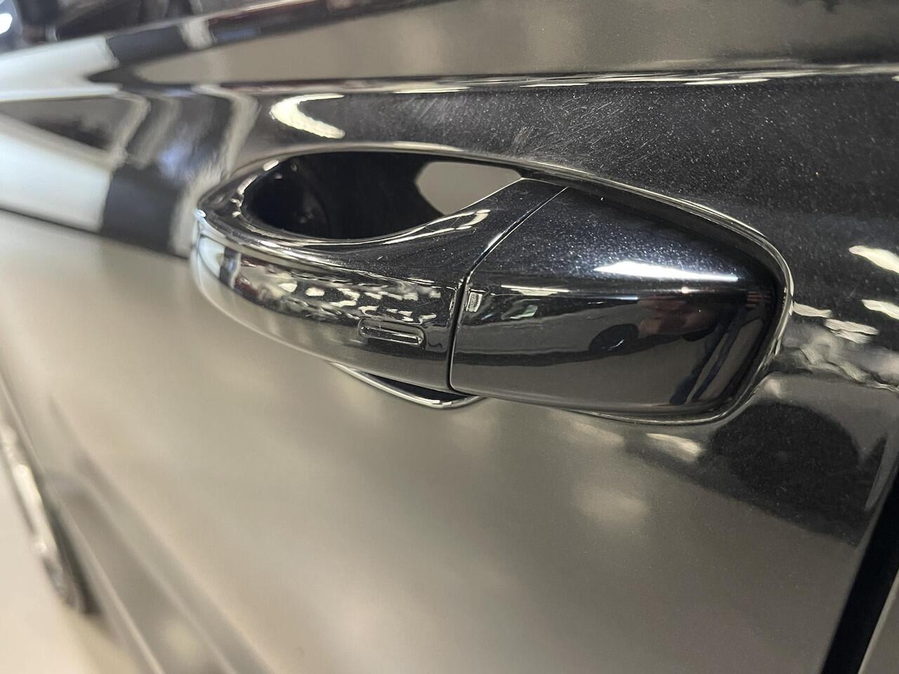 Skoda Karoq 1.5 TSI ACT Style Business 18"/Trekhaak/Stuur + stoelverwarming/Elektrische klep/Camera/PDC v+a/Apple Carplay & Android Auto