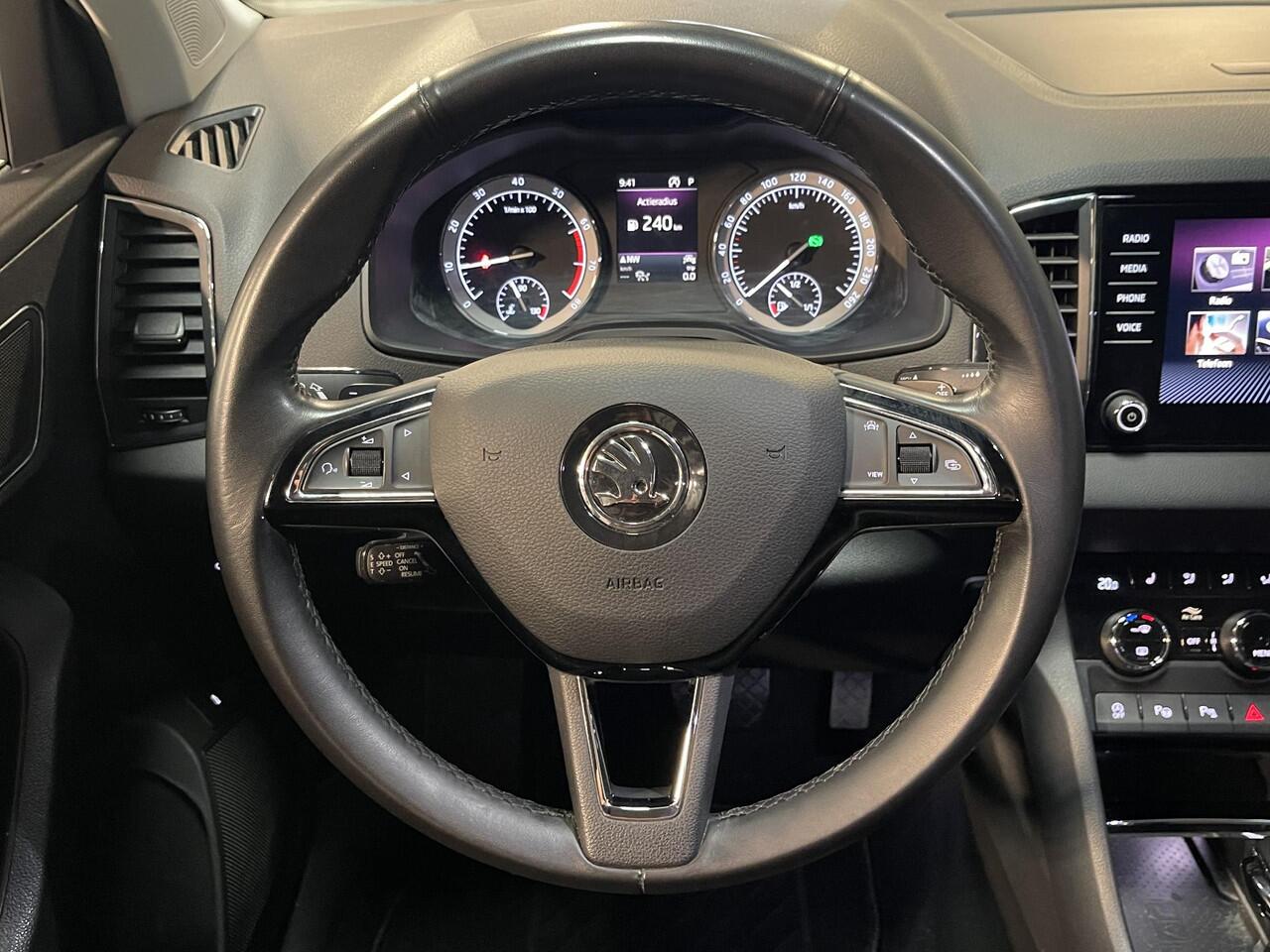 Skoda Karoq 1.5 TSI ACT Style Business 18"/Trekhaak/Stuur + stoelverwarming/Elektrische klep/Camera/PDC v+a/Apple Carplay & Android Auto