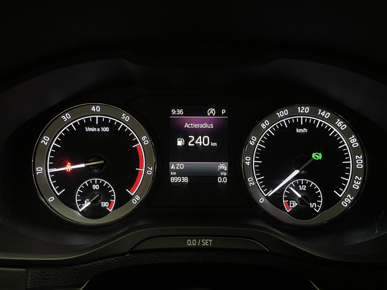 Skoda Karoq 1.5 TSI ACT Style Business 18"/Trekhaak/Stuur + stoelverwarming/Elektrische klep/Camera/PDC v+a/Apple Carplay & Android Auto