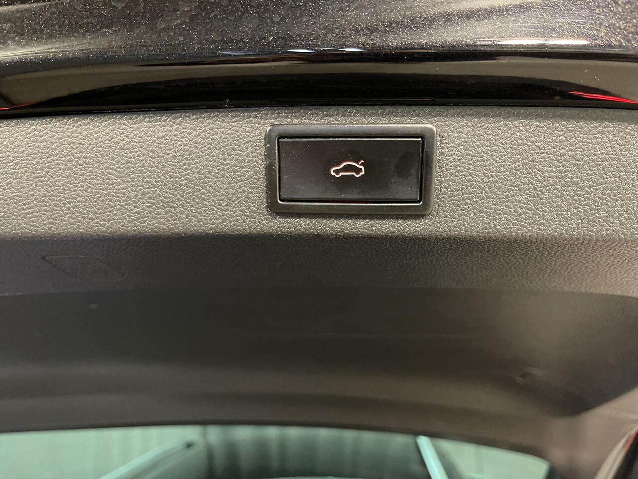 Skoda Karoq 1.5 TSI ACT Style Business 18"/Trekhaak/Stuur + stoelverwarming/Elektrische klep/Camera/PDC v+a/Apple Carplay & Android Auto