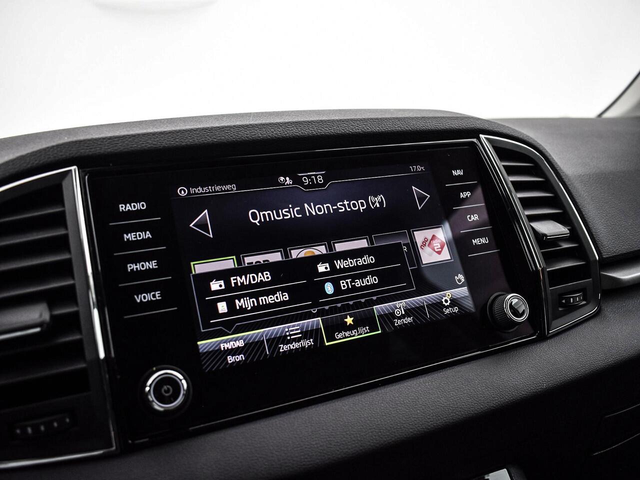 Skoda Karoq 1.5 TSI 150pk DSG ACT Business Edition · Camera · Apple/Android Car Play · Navigatie · P-Sensoren · Dodehoek Detectie · Stoel & Stuurverwarming · 16'' Inch ·