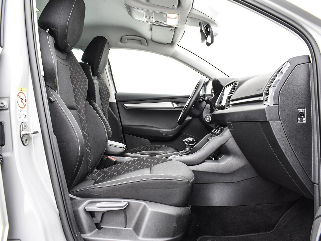 Skoda Karoq 1.5 TSI 150pk DSG ACT Business Edition · Camera · Apple/Android Car Play · Navigatie · P-Sensoren · Dodehoek Detectie · Stoel & Stuurverwarming · 16'' Inch ·