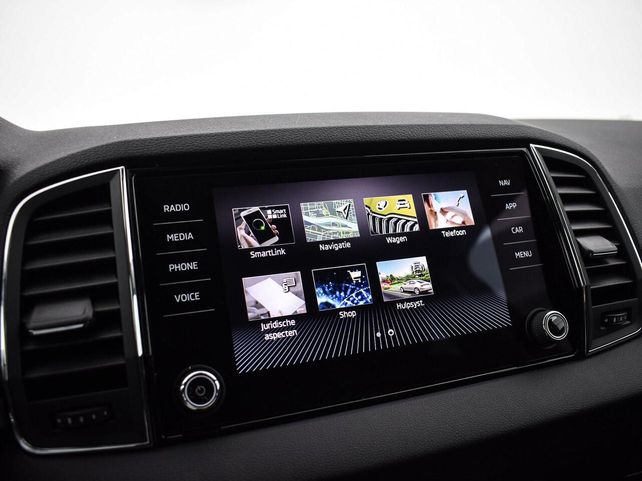 Skoda Karoq 1.5 TSI 150pk DSG ACT Business Edition · Camera · Apple/Android Car Play · Navigatie · P-Sensoren · Dodehoek Detectie · Stoel & Stuurverwarming · 16'' Inch ·