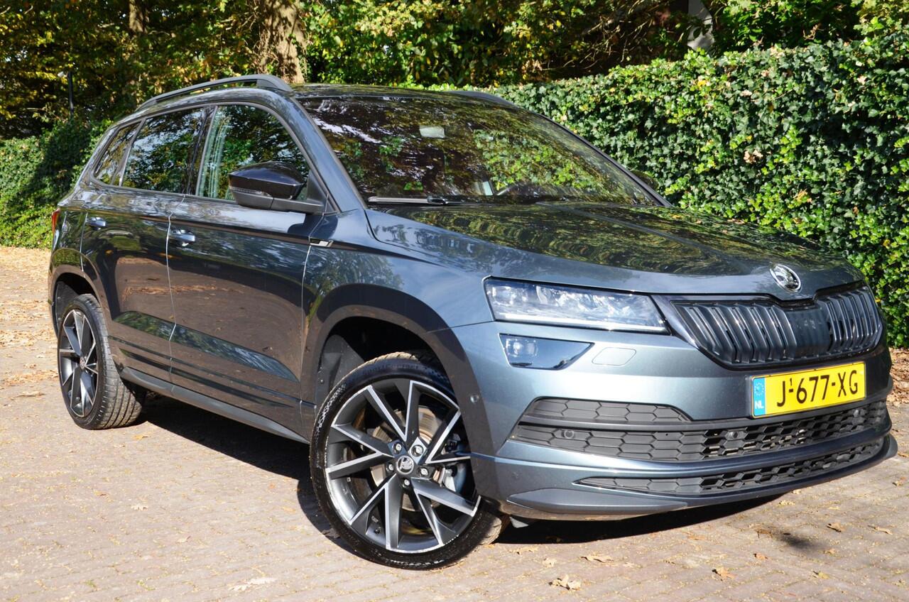 Skoda Karoq 1.5 TSI ACT Sportline Business Automaat/Led/Pdc/Ecc/Navi/Virtual Cockpit/Cruise control adaptief/Privacy-Glass/Achteruitrijcamera/Stoelverwarming/19-Inch Lmv/Trekhaak-Wegklapbaar