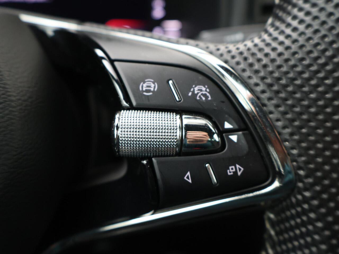 Skoda Karoq 1.5 TSI ACT Sportline Business | 150 PK | Automaat | Trekhaak wegklapbaar | 19"LM velgen | Apple Carplay/Android Auto |